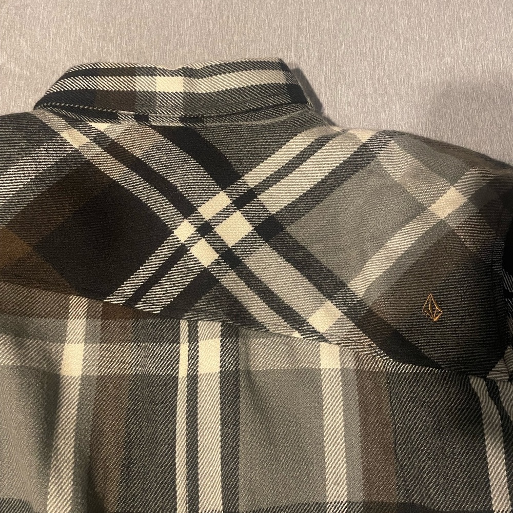 Volcom Flannel (grey, black, white, brown) in Large! Perfect condition! - Picture 4 of 4
